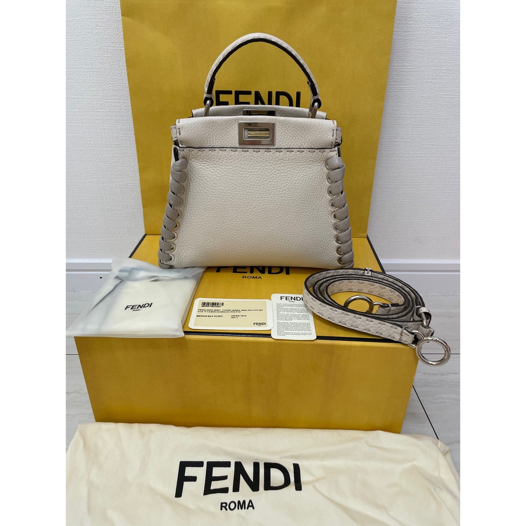 フェンディ　FENDI ミニピーカブー　ホワイト　クリーム　銀座シックスにて購入ハンドバッグ