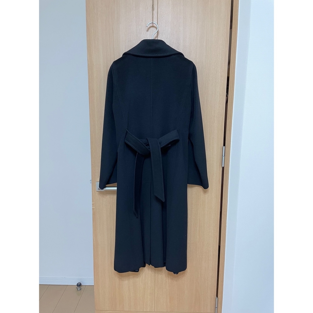 Max Mara(マックスマーラ)のマックスマーラMANUELAキャメル100%ガウンコート定番の黒【中古美品】 レディースのジャケット/アウター(ロングコート)の商品写真