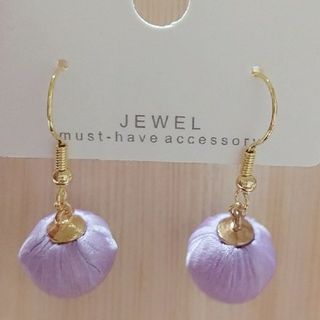 ハンドメイド　両耳用　ピアス　ぼんぼり　ボンボン(ピアス)