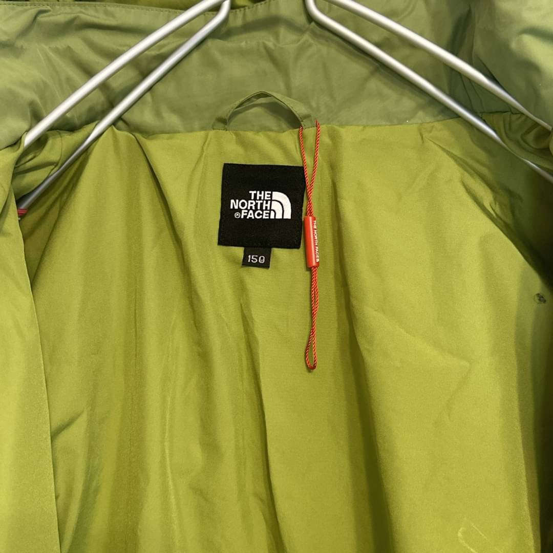 THE NORTH FACE(ザノースフェイス)のノースフェイス マウンテンパーカー 黄 緑　150 キッズ 美品 フード付   キッズ/ベビー/マタニティのキッズ服男の子用(90cm~)(ジャケット/上着)の商品写真