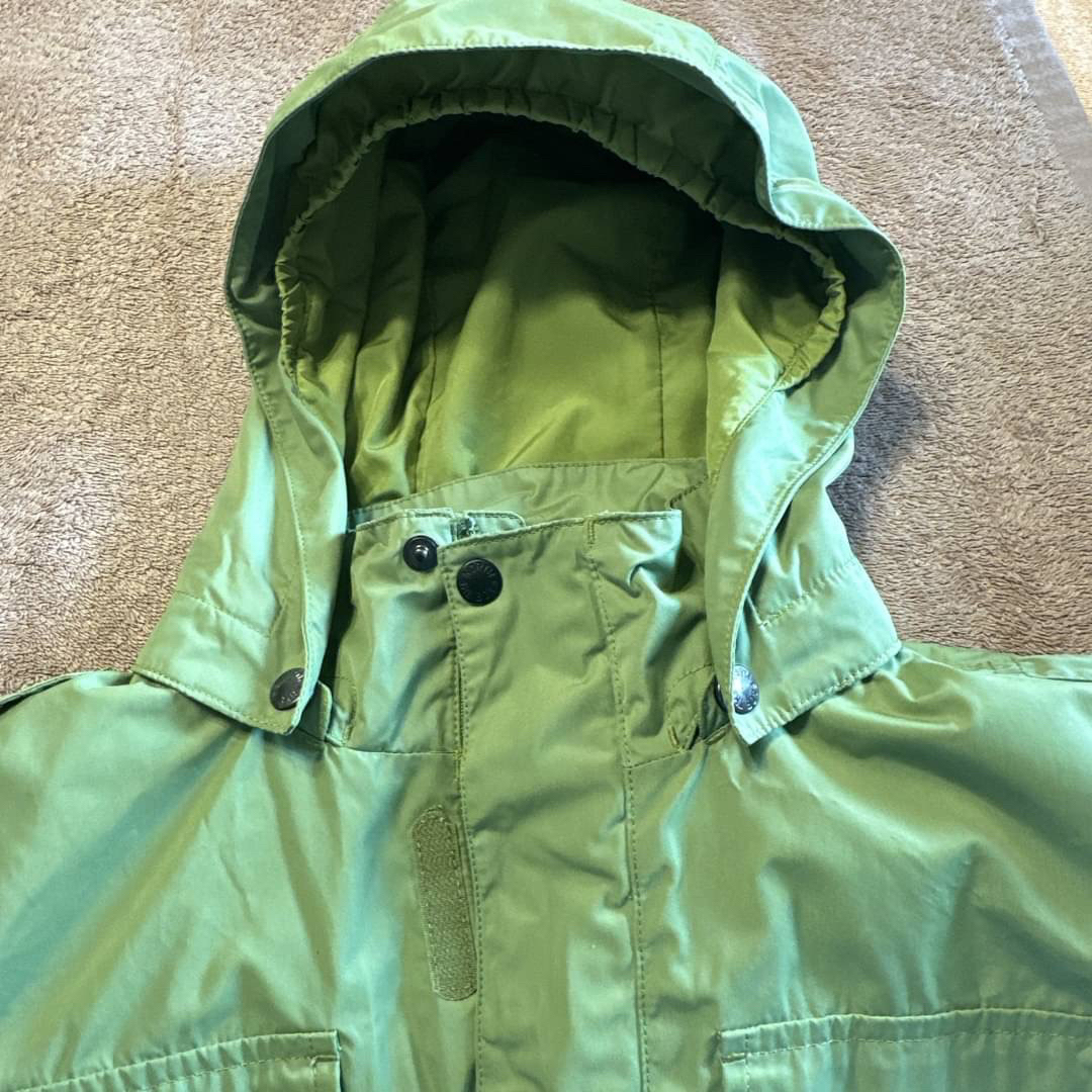 THE NORTH FACE(ザノースフェイス)のノースフェイス マウンテンパーカー 黄 緑　150 キッズ 美品 フード付   キッズ/ベビー/マタニティのキッズ服男の子用(90cm~)(ジャケット/上着)の商品写真