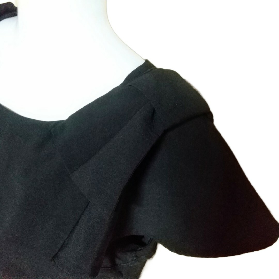 MIIA(ミーア)の肩リボンデザイン 花柄 タイト ミニワンピ レディースのワンピース(ミニワンピース)の商品写真