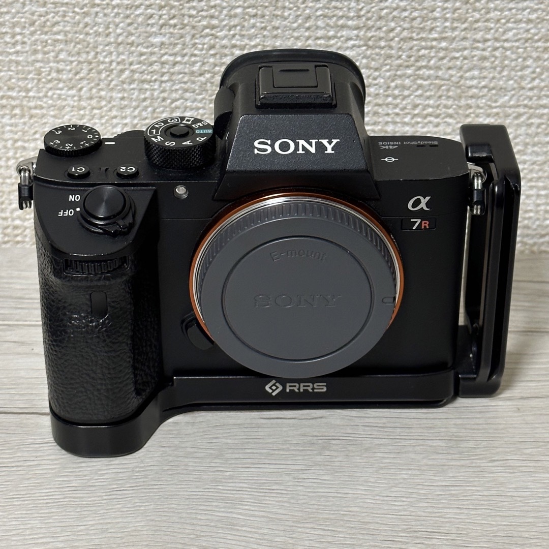 SONY(ソニー)のSONY α7RⅢ ILCE-7RM3 + RRS L字プレートセット スマホ/家電/カメラのカメラ(ミラーレス一眼)の商品写真