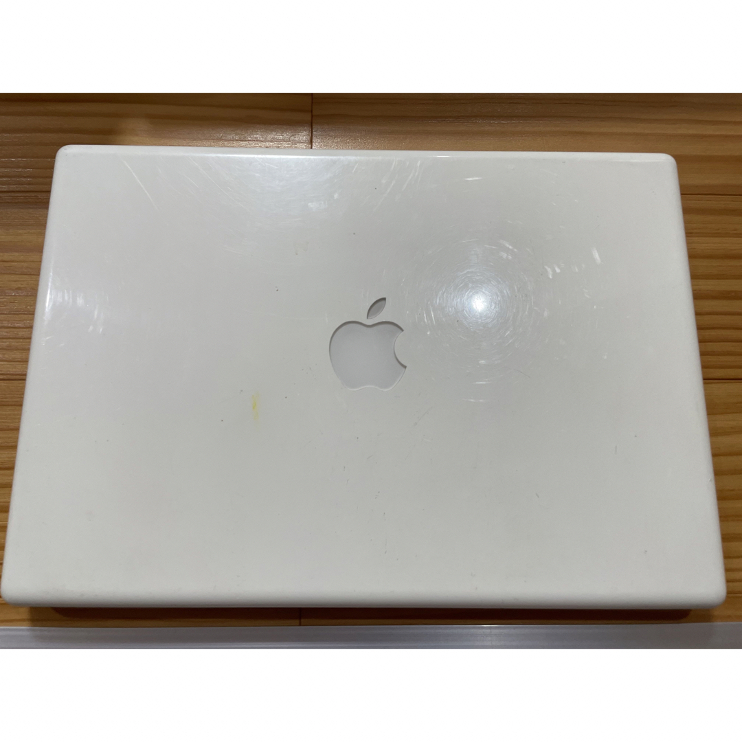 Mac (Apple)(マック)のMacBook MB403J/A スマホ/家電/カメラのPC/タブレット(ノートPC)の商品写真