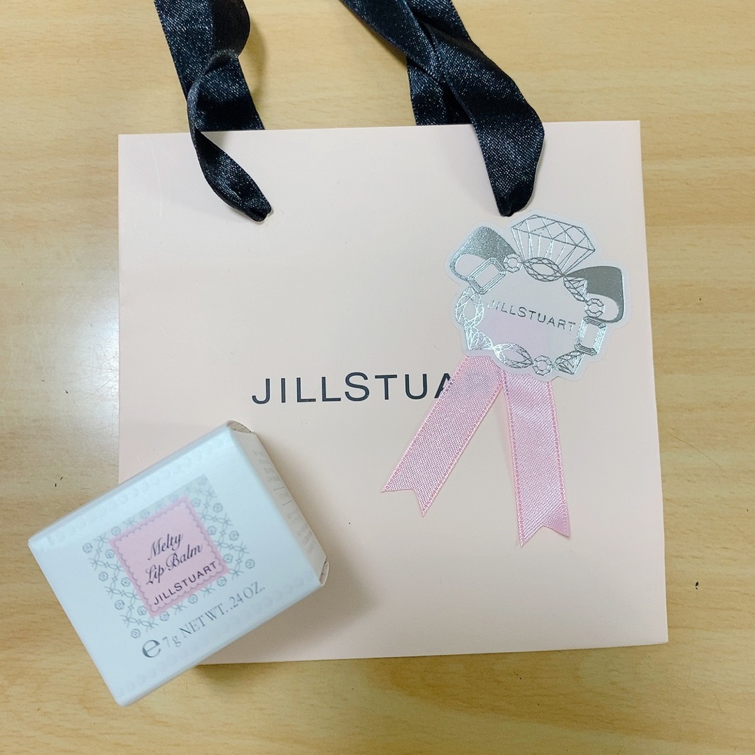 JILLSTUART(ジルスチュアート)の【新品未使用紙袋付き】ジルスチュアート リラックス メルティ リップバーム コスメ/美容のスキンケア/基礎化粧品(リップケア/リップクリーム)の商品写真