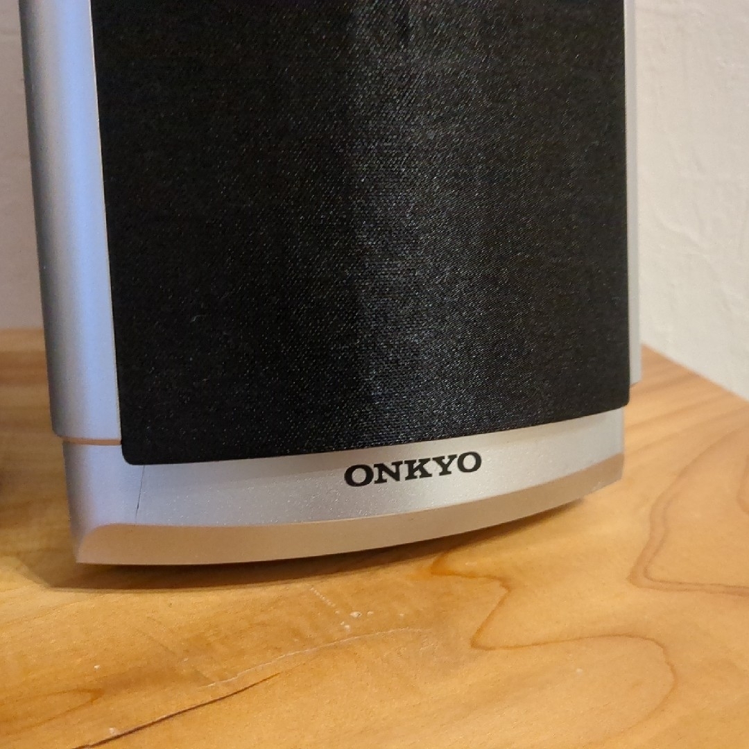 ONKYO(オンキヨー)の中古・ONKYO　スピーカー　モデルD-T2 スマホ/家電/カメラのオーディオ機器(スピーカー)の商品写真