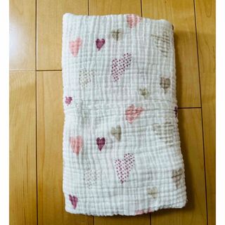 エイデンアンドアネイ(aden+anais)のAden+Anais swaddle スワドル　ハート柄(おくるみ/ブランケット)