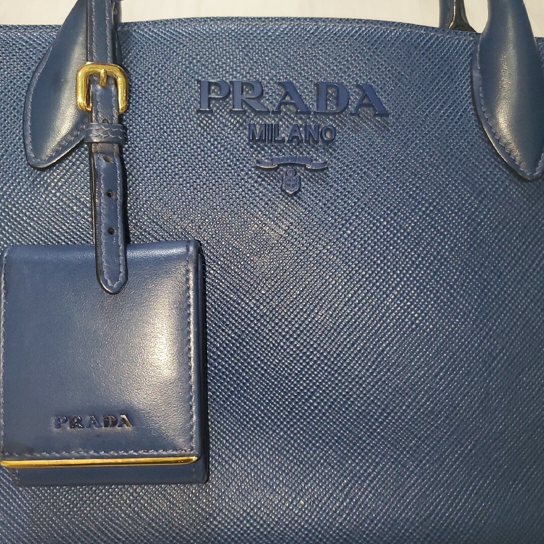 PRADA(プラダ)のPRADA　モノクローム　バッグ　ネイビー　サフィアーノレザー レディースのバッグ(トートバッグ)の商品写真