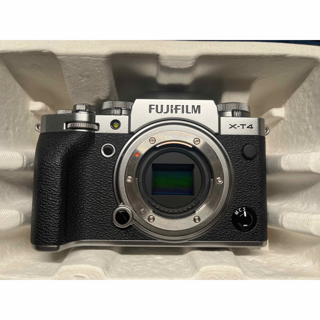 富士フイルム(フジフイルム)のX-T4 スマホ/家電/カメラのカメラ(ミラーレス一眼)の商品写真