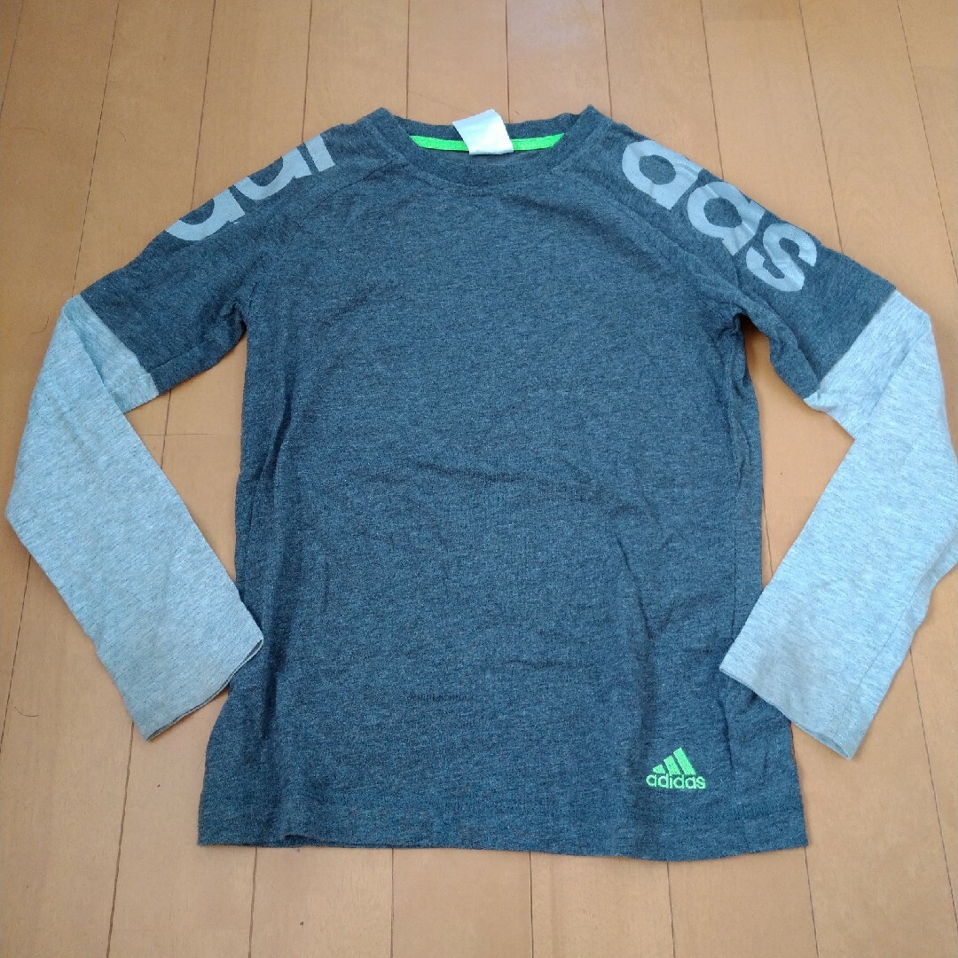 adidas(アディダス)のアディダス　ロングTシャツ　130 ロンT adidas キッズ/ベビー/マタニティのキッズ服男の子用(90cm~)(Tシャツ/カットソー)の商品写真