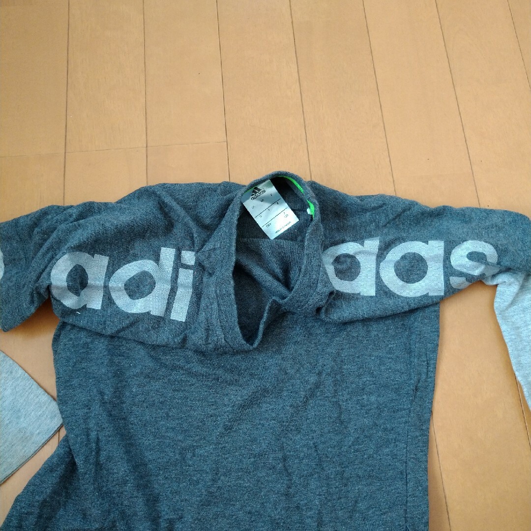 adidas(アディダス)のアディダス　ロングTシャツ　130 ロンT adidas キッズ/ベビー/マタニティのキッズ服男の子用(90cm~)(Tシャツ/カットソー)の商品写真