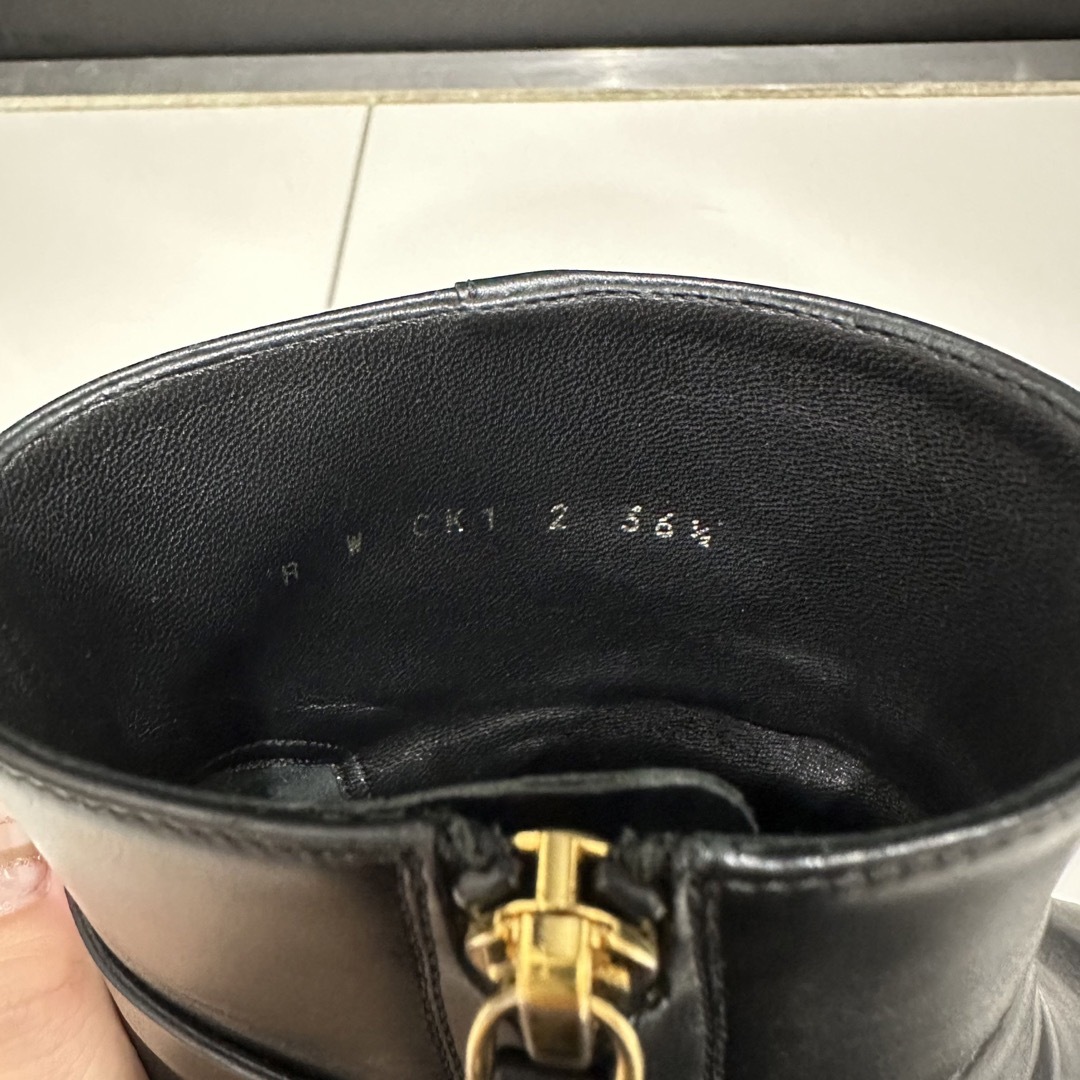 Valentino】Vロゴ シグネチャー カーフスキン アンクルブーツ