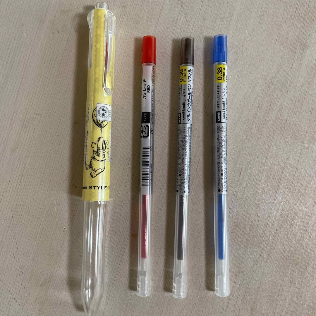 くまのプーさん(クマノプーサン)の【未使用】uni  スタイルフィット　4色ホルダー　プーさん　3色リフィル付き インテリア/住まい/日用品の文房具(ペン/マーカー)の商品写真