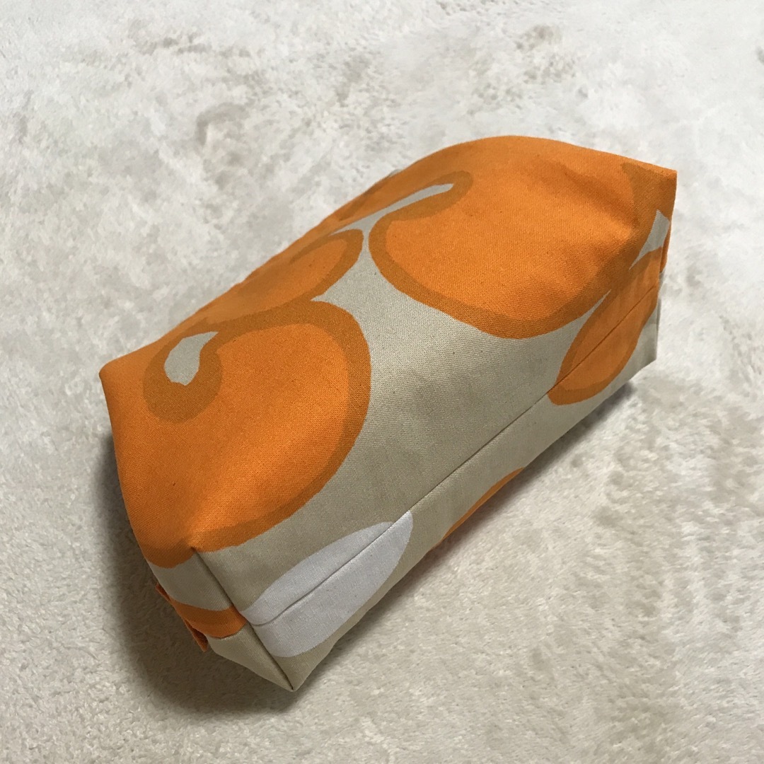 marimekko(マリメッコ)のマリメッコ  生地　ハンドメイド　ヨケリ　オレンジ　ワイヤーケース ハンドメイドのファッション小物(ポーチ)の商品写真