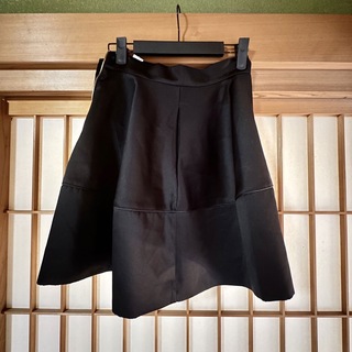 エイチアンドエム(H&M)の美品　H&M スカート　ブラック(ひざ丈スカート)