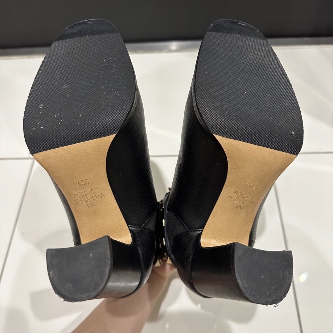 VALENTINO - 【Valentino】ロックスタッズ グレインカーフスキン