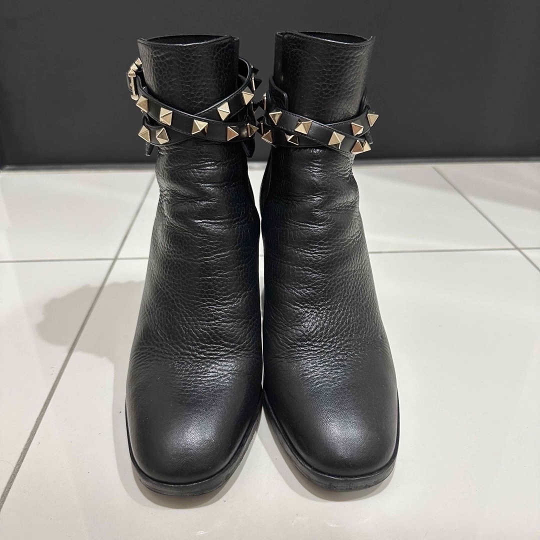 Valentino】ロックスタッズ グレインカーフスキン アンクルブーツ - ブーツ
