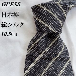 ゲス(GUESS)の美品★GUESS★グレー★レジメンタル★総柄★総シルク★ネクタイ★10.5(ネクタイ)