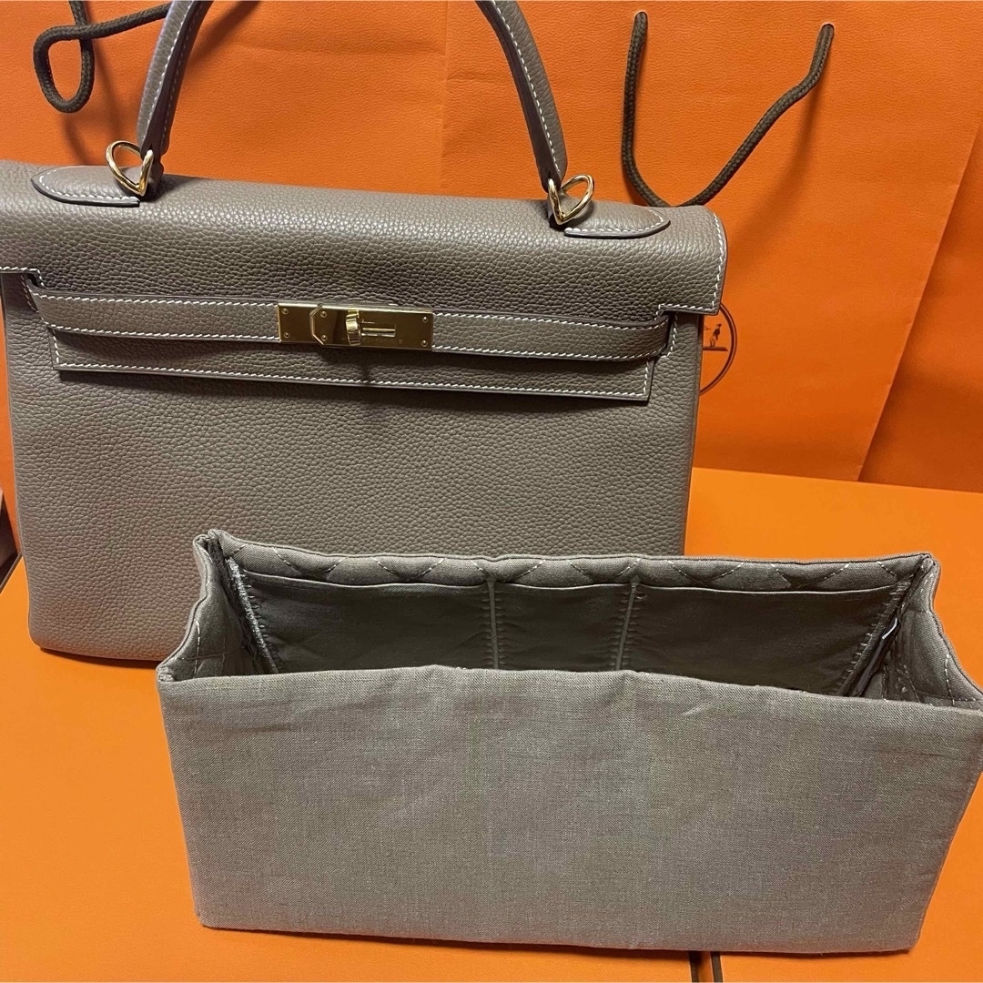 Hermes(エルメス)の極美品♡エルメス ケリー32 トゴ エトゥープ ゴールド金具 D刻印2019年 レディースのバッグ(ハンドバッグ)の商品写真