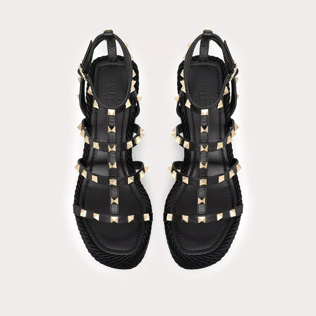 Valentino】ロックスタッズ カーフスキン ストラップウェッジサンダル