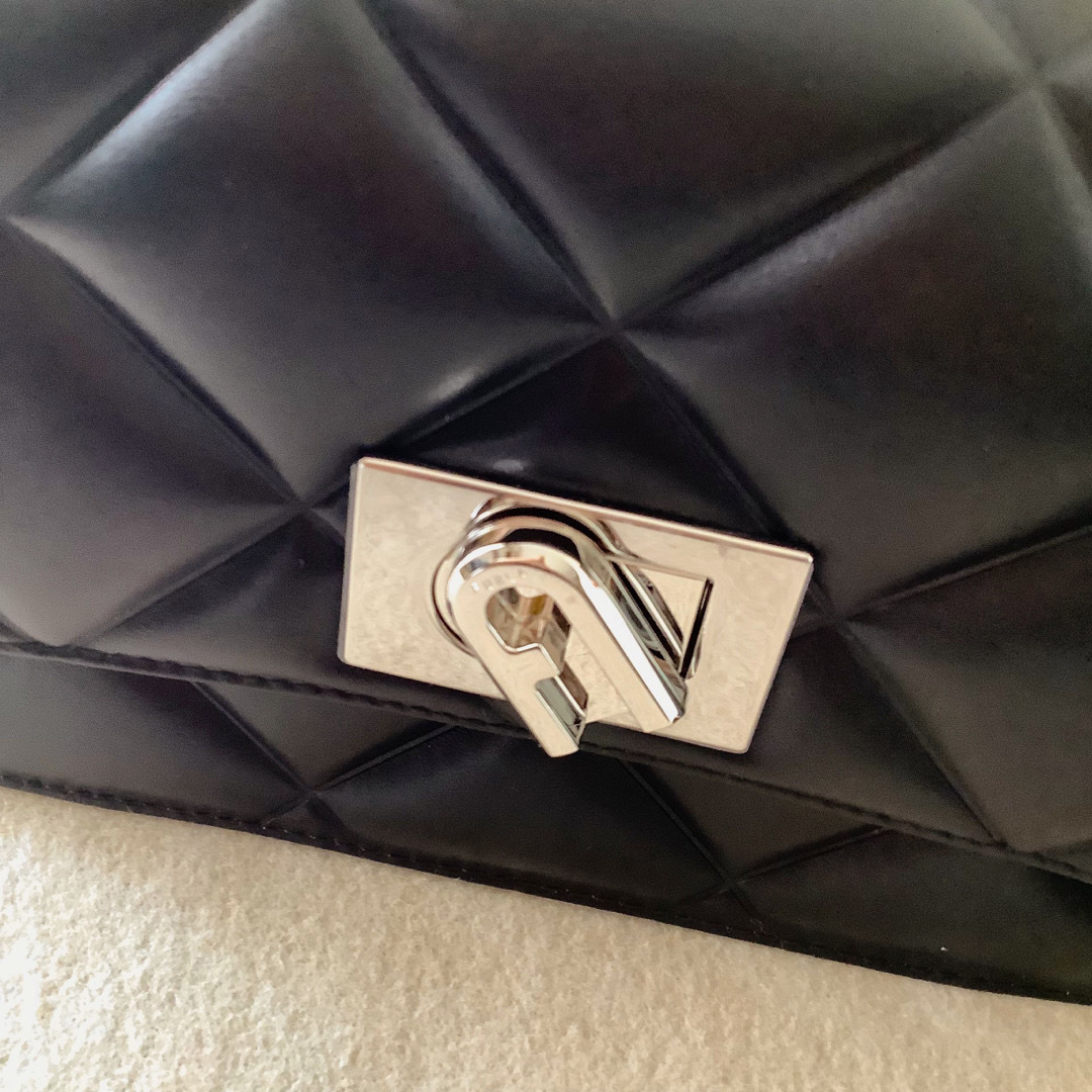新品★フルラ FURLA1927 キルティング ショルダーバッグ ブラック