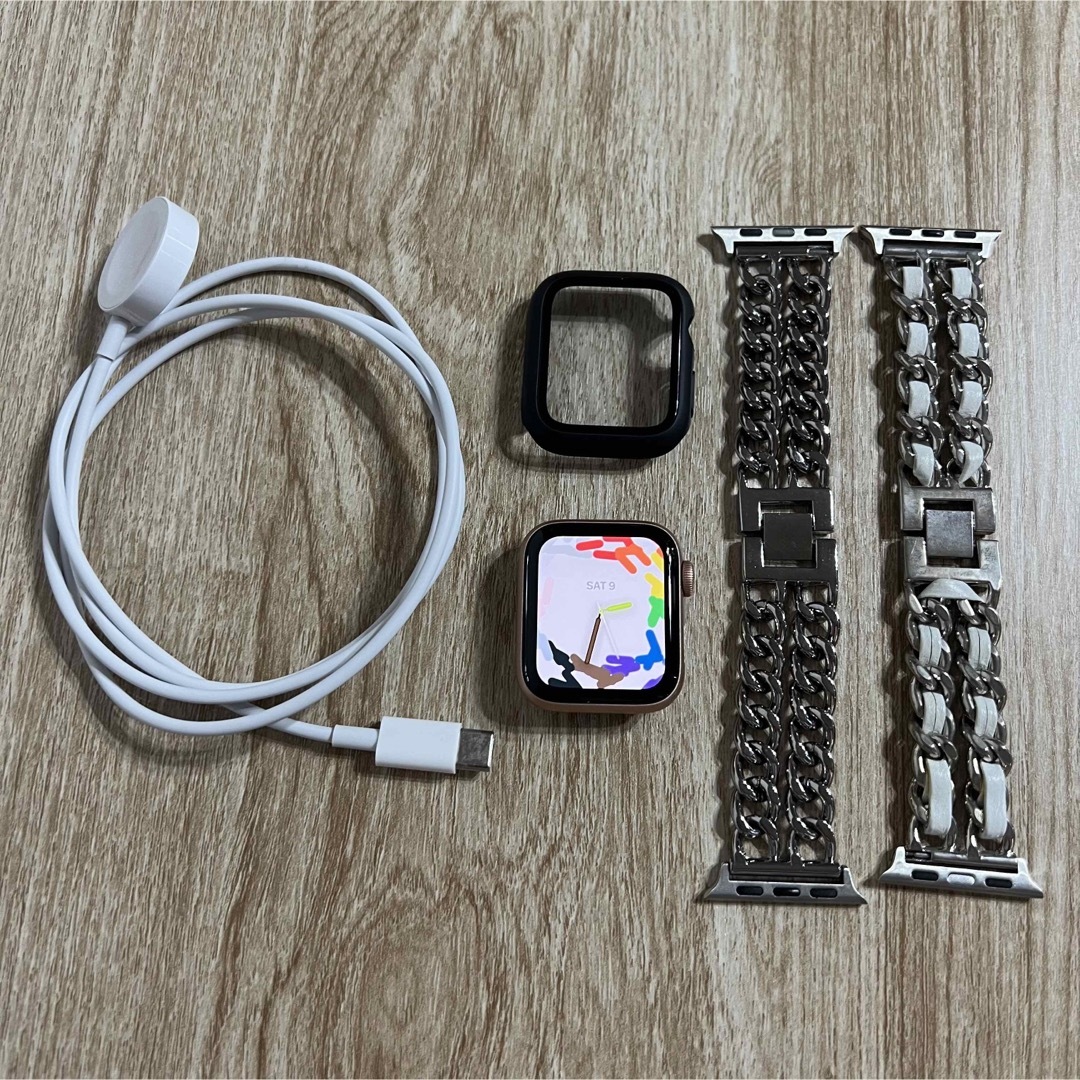 Apple(アップル)のApple Watch SE 40mm  ピンクゴールド BT94% 極美品 スマホ/家電/カメラのスマートフォン/携帯電話(その他)の商品写真