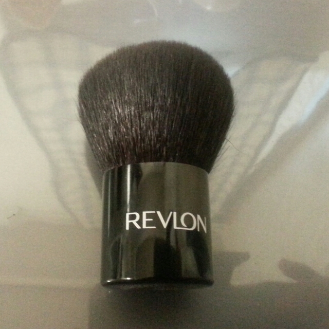 REVLON(レブロン)のフェイスブラシ◇REVLON コスメ/美容のベースメイク/化粧品(その他)の商品写真