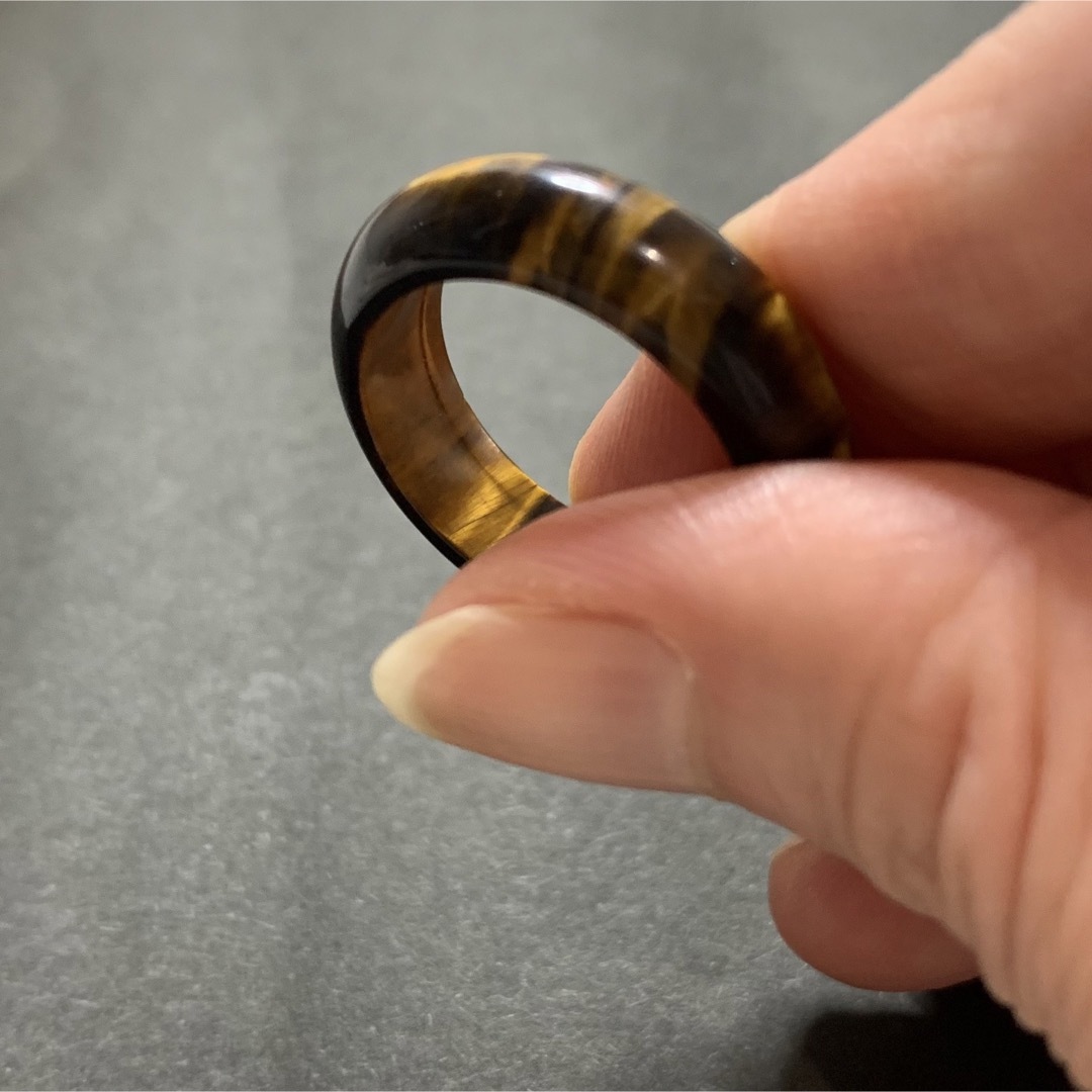 天然石　タイガーアイ　くりぬきリング　新品　約23号 レディースのアクセサリー(リング(指輪))の商品写真