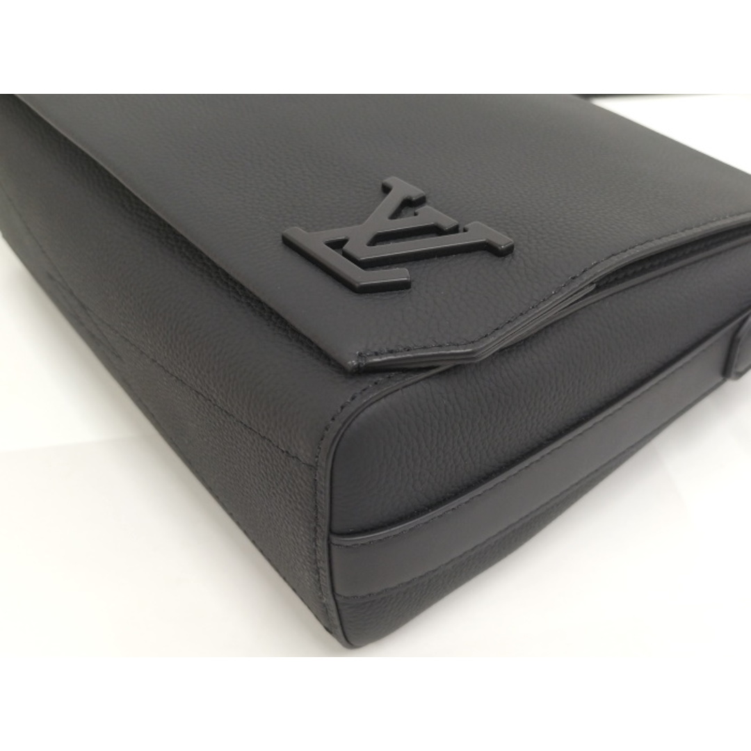 LOUIS VUITTON - LOUIS VUITTON テイクオフ メッセンジャー LOUIS VUITTON - LOUIS VUITTON テイクオフ メッセンジャー