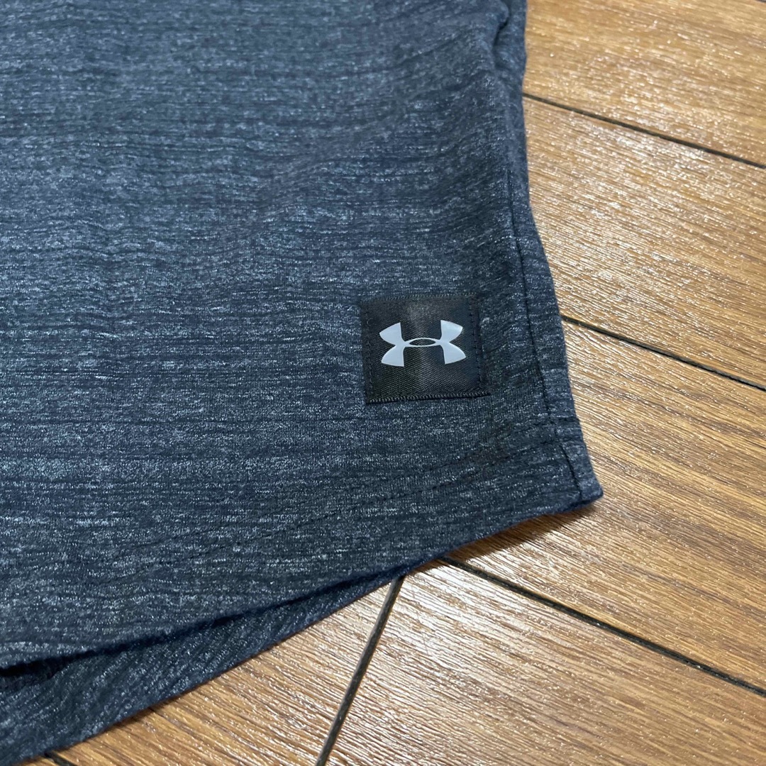 UNDER ARMOUR(アンダーアーマー)のアンダーアーマー　フード付きTシャツ　美品 メンズのトップス(Tシャツ/カットソー(半袖/袖なし))の商品写真