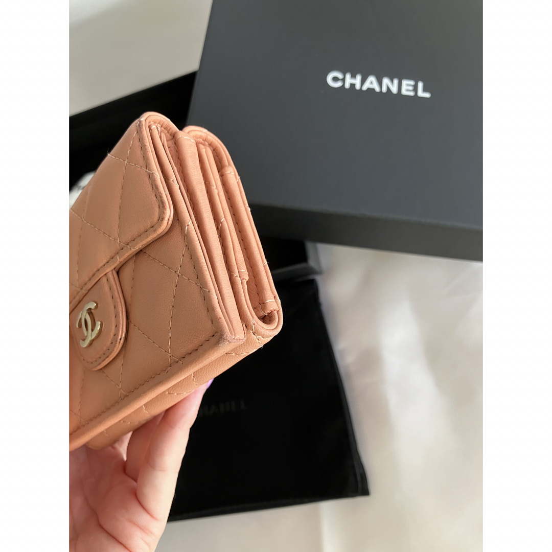 CHANEL(シャネル)のシャネル CHANEL マトラッセ スモールコンパクトウォレット  三つ折り財布 レディースのファッション小物(財布)の商品写真