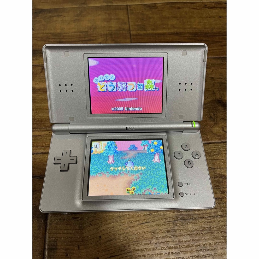 ニンテンドーDS(ニンテンドーDS)の【チョッパーデコ】Nintendo DS Liteシルバー　ソフト7本付 エンタメ/ホビーのゲームソフト/ゲーム機本体(携帯用ゲーム機本体)の商品写真