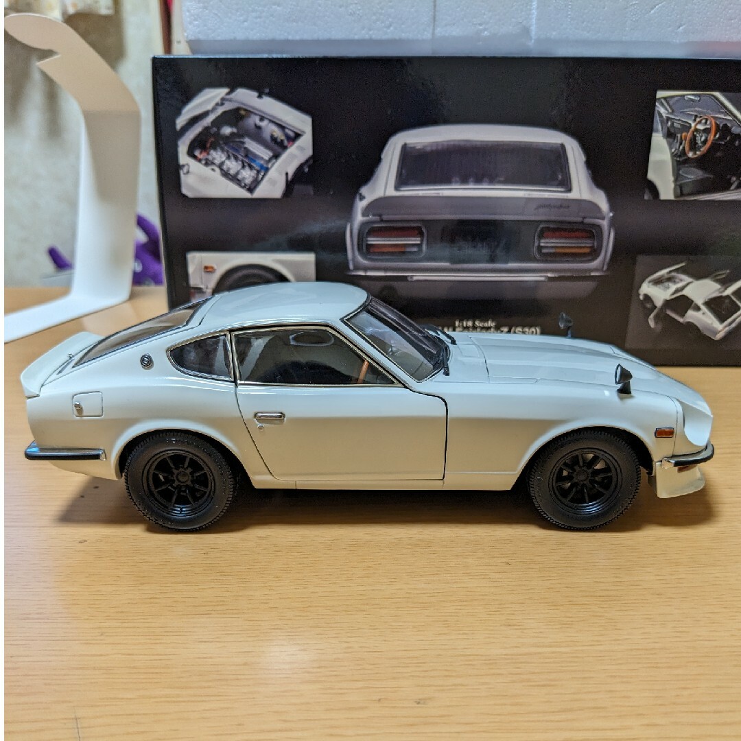 京商1/18 日産フェアレディZ　S30 ストリートスポーツ