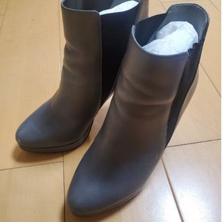 ダイアナ(DIANA)のDIANA👢GREY BOOTS(ブーティ)