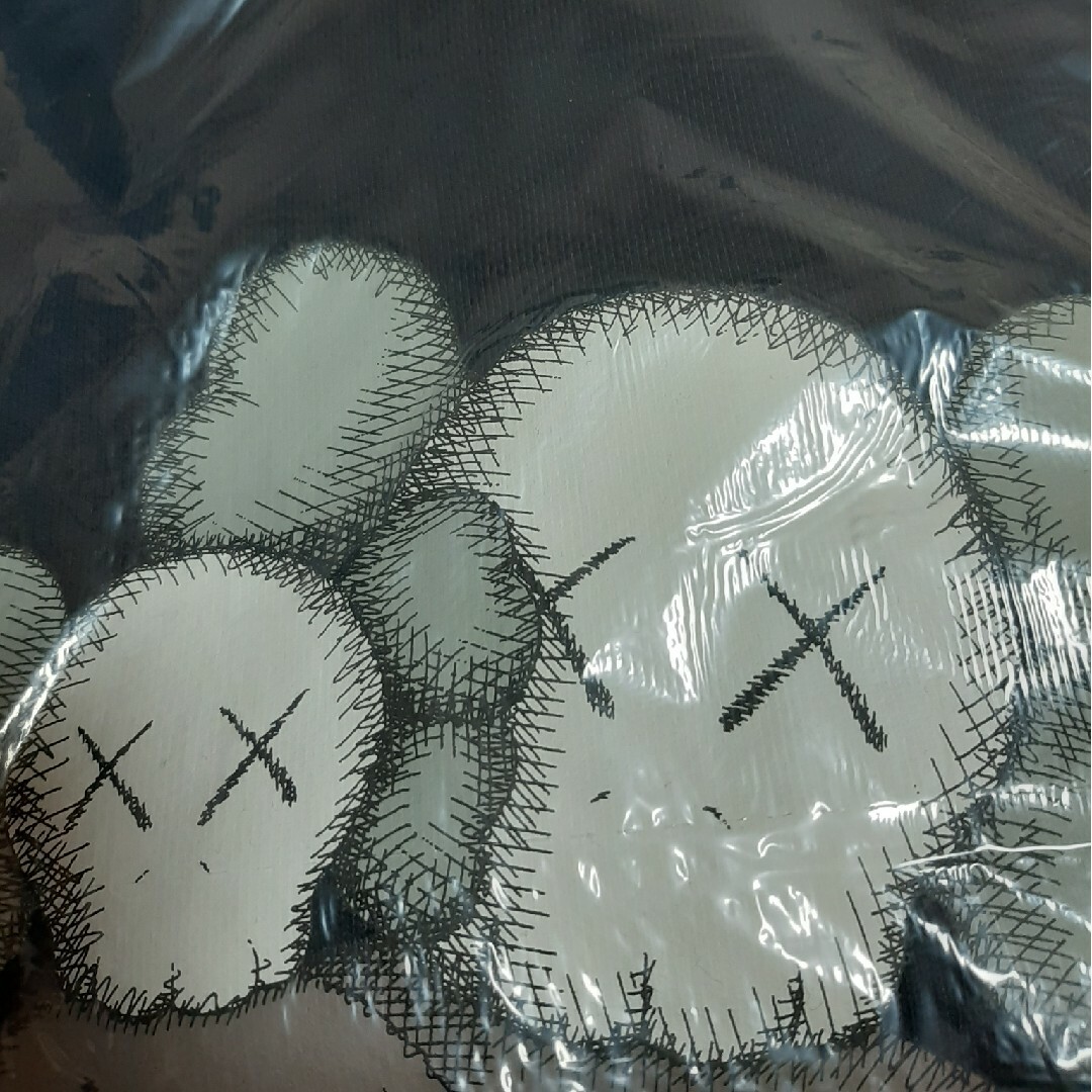 KAWS カウズ  UNIQLO ユニクロ 4XL