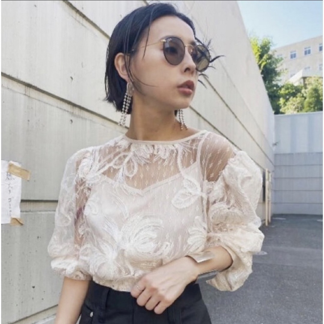 Ameri VINTAGE(アメリヴィンテージ)のAmeri UNDRESSED 2WAY FAIRY LACE BLOUSE レディースのトップス(シャツ/ブラウス(長袖/七分))の商品写真