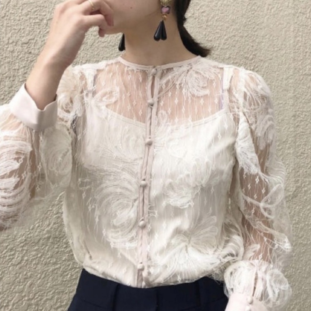 Ameri VINTAGE(アメリヴィンテージ)のAmeri UNDRESSED 2WAY FAIRY LACE BLOUSE レディースのトップス(シャツ/ブラウス(長袖/七分))の商品写真