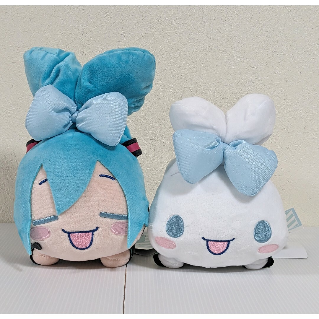 初音ミク × シナモロール　寝そべり　ぬいぐるみ　２種セット