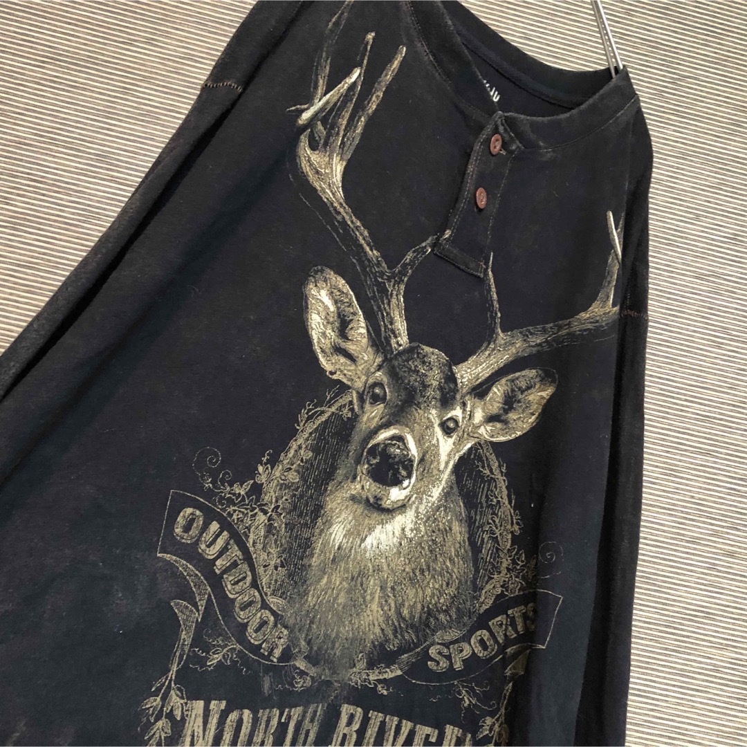 アニマル】ロンT　アニマル　シカ　ヘンリーネック　デカロゴ　黒　長袖Tシャツ74 メンズのトップス(Tシャツ/カットソー(七分/長袖))の商品写真