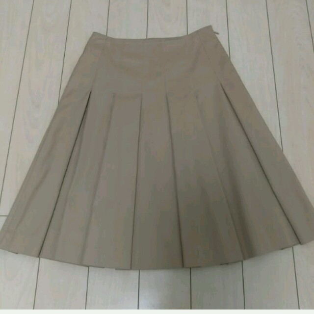 M-premier(エムプルミエ)のMプルミエ★ベージュスカート レディースのスカート(ひざ丈スカート)の商品写真