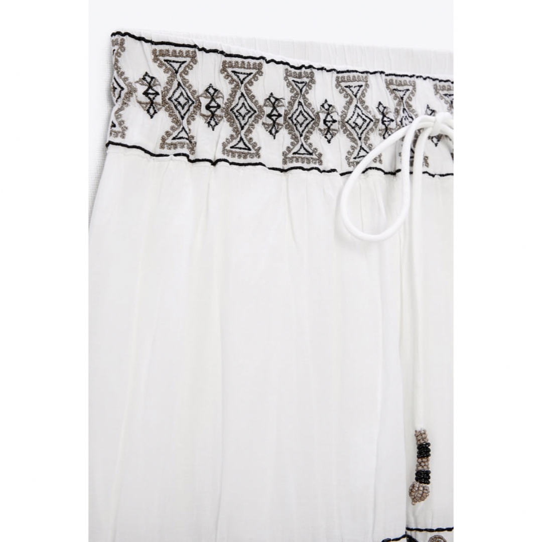 ZARA(ザラ)のZARA エンブロイダリー ミディスカート Mサイズ 新品 レディースのスカート(ロングスカート)の商品写真