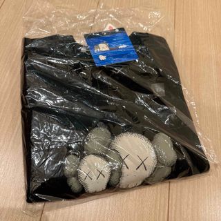 ユニクロ(UNIQLO)の新品 UNIQLO×KAWS UTスウェットシャツ（長袖/120）【送料込み】(ジャケット/上着)