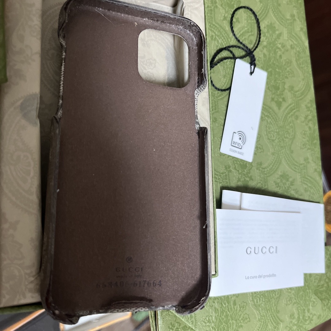 Gucci(グッチ)のグッチIPHONE 12ケース ¥ 46,200 正規品【送料無料　即日発送】 スマホ/家電/カメラのスマホアクセサリー(iPhoneケース)の商品写真