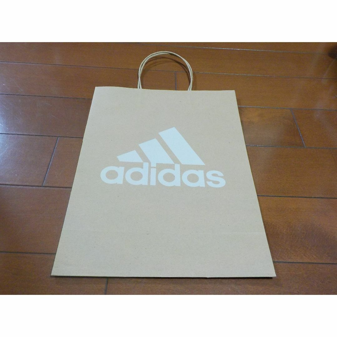 adidas(アディダス)のadidas　アディダス　ショッパー　紙袋　買い物に　ブランド インテリア/住まい/日用品のインテリア/住まい/日用品 その他(その他)の商品写真