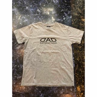 デーアーデー DAD ロゴ入りTシャツ 半袖Tシャツ グレー(Tシャツ/カットソー(半袖/袖なし))