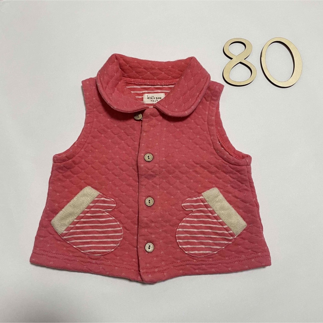 kid’s zoo(キッズズー)のキッズズー　襟付きベスト　キルティング　赤ピンク キッズ/ベビー/マタニティのベビー服(~85cm)(カーディガン/ボレロ)の商品写真