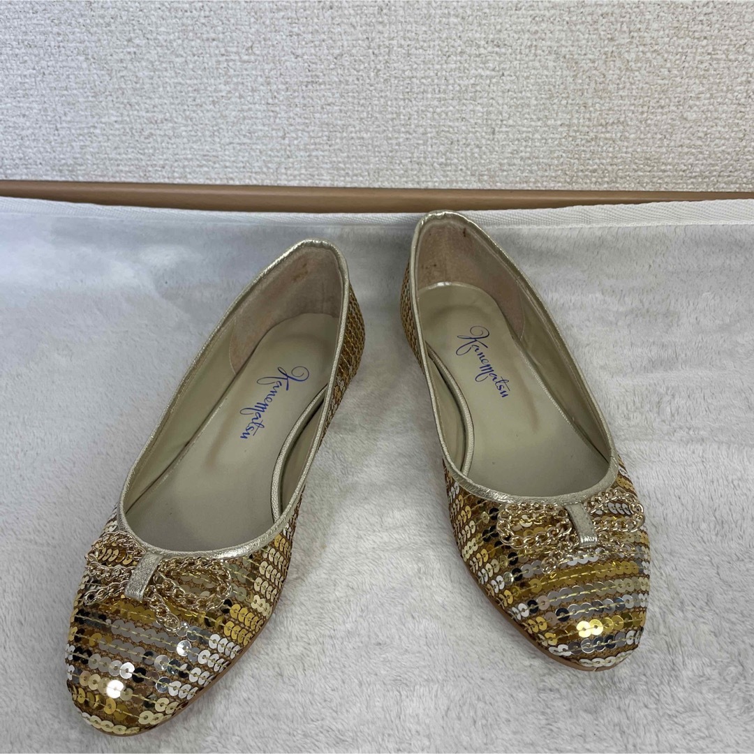 GINZA Kanematsu(ギンザカネマツ)の銀座かねまつ　スパンコール　フラットシューズ　リボン　22cm レディースの靴/シューズ(ハイヒール/パンプス)の商品写真