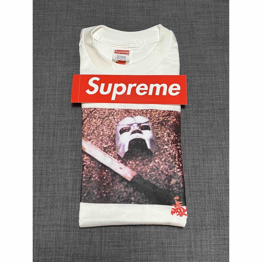 Supreme(シュプリーム)のS 白 Supreme Mf Doom Tee White 23FW 新品 メンズのトップス(Tシャツ/カットソー(半袖/袖なし))の商品写真