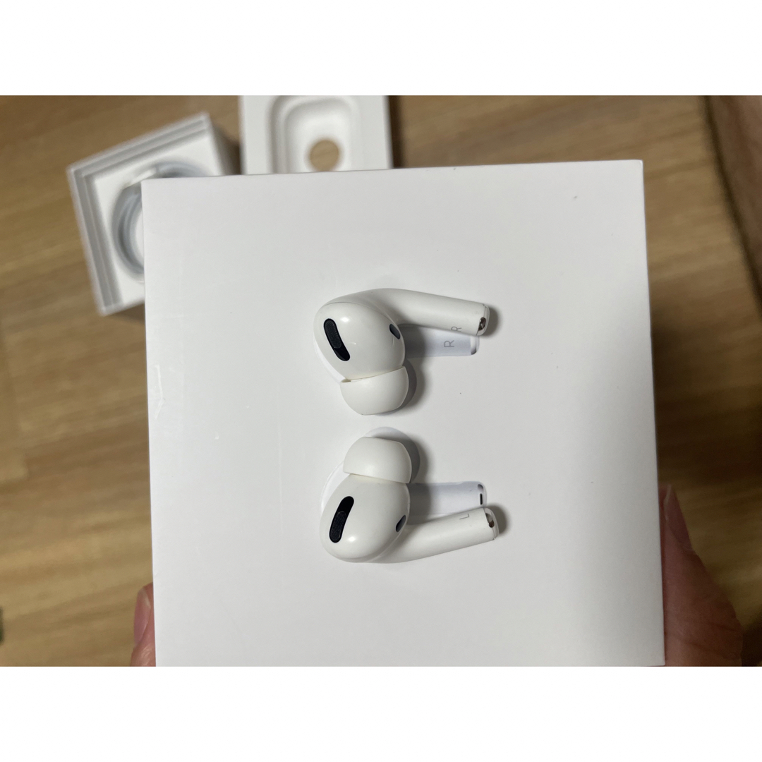 Apple(アップル)のAirPods Pro 第1世代 正規品　 スマホ/家電/カメラのオーディオ機器(ヘッドフォン/イヤフォン)の商品写真