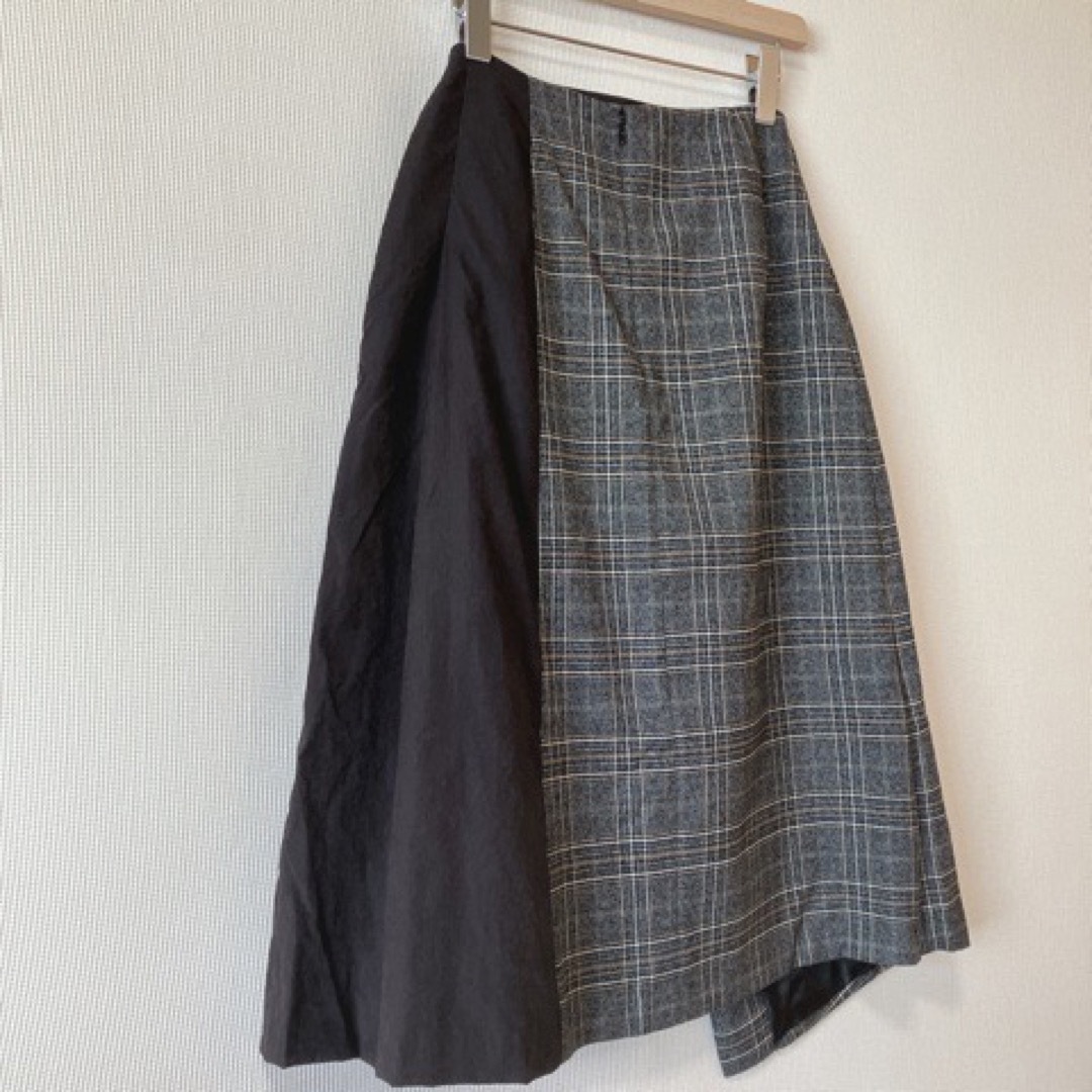 COMME CA ISM(コムサイズム)のコムサイズム　チェック柄が可愛い　ミモレ丈のラップ風スカート レディースのスカート(ひざ丈スカート)の商品写真